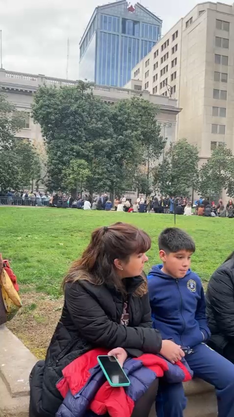 Ver vídeo / Alerta en la región Metropolitana por fuerte olor a gas: registran evacuación masiva en diversos puntos del centro de Santiago Ver vídeo / Alerta en la región Metropolitana por fuerte olor a gas: registran evacuación masiva en diversos puntos del centro de Santiago