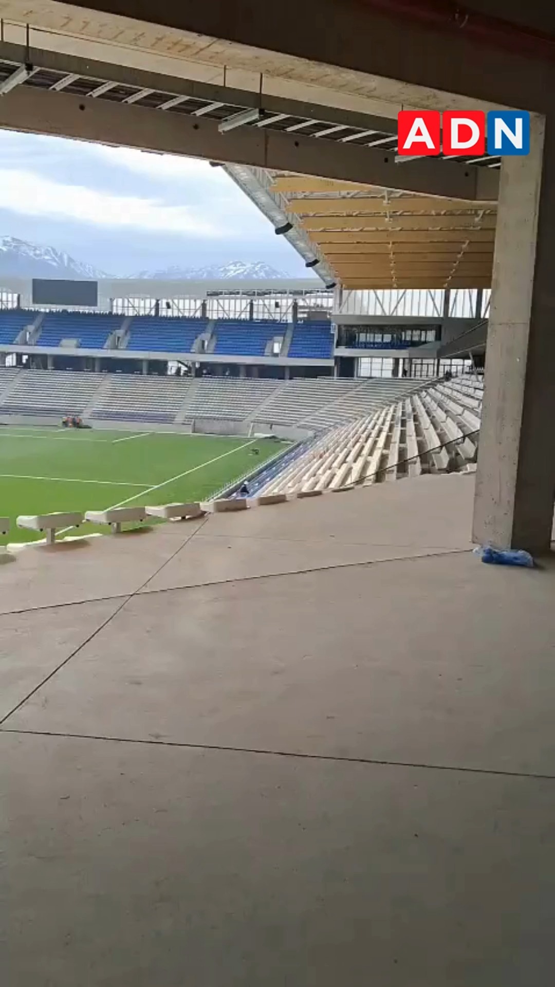 Claro Arena ya tiene más que avanzada la instalación de la cancha