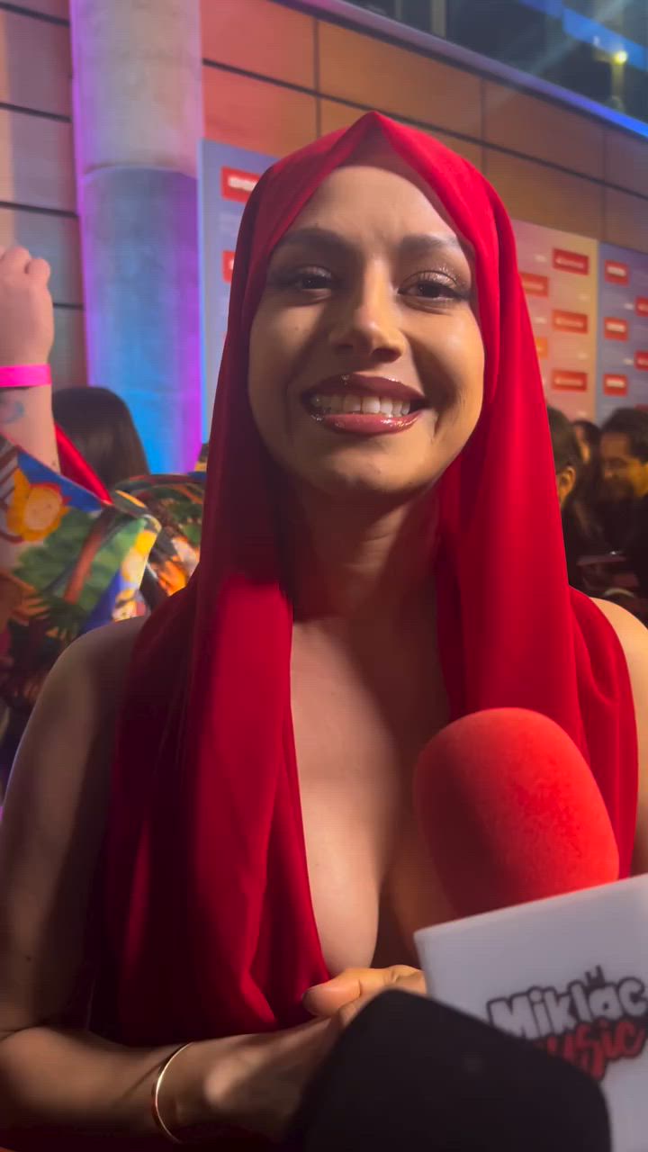 Karla Melo apareció en los Premios Pulsar en medio de su tratamiento contra el cáncer